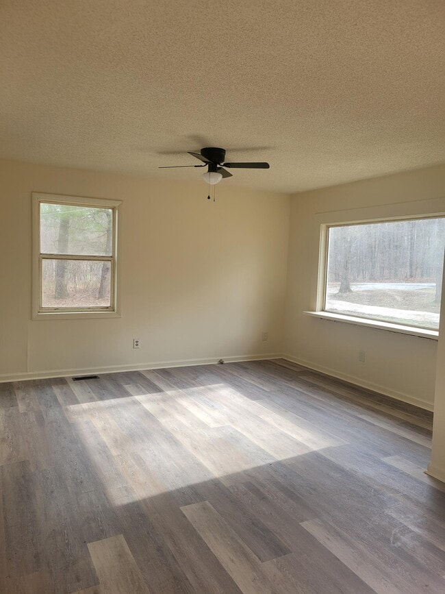 Building Photo - 71 Fox Den Ln