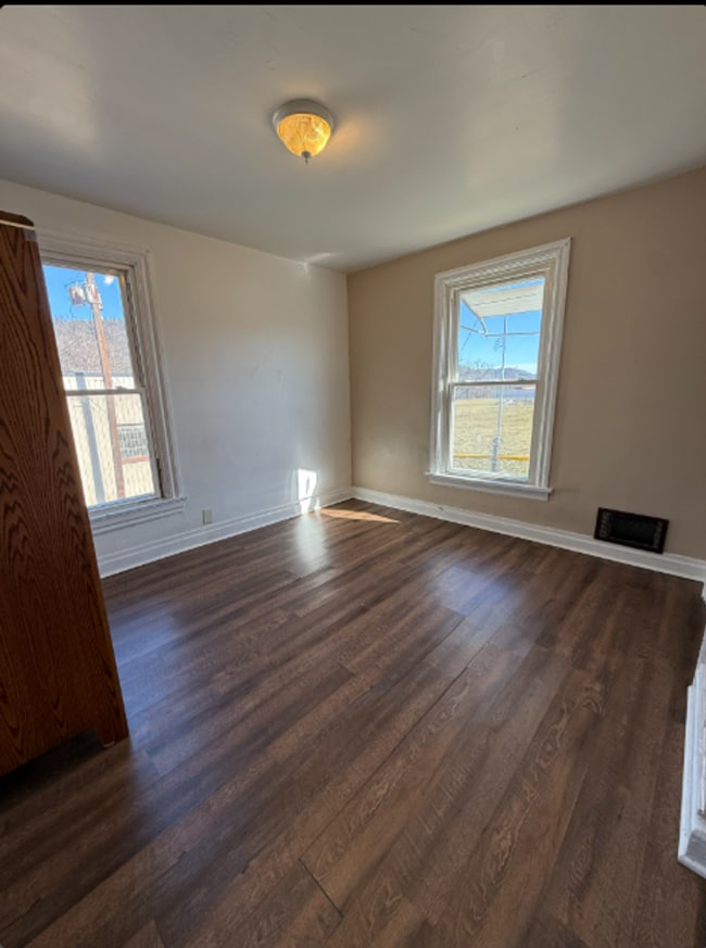 Building Photo - Charleroi, PA-2 Bedroom, 1 Bath