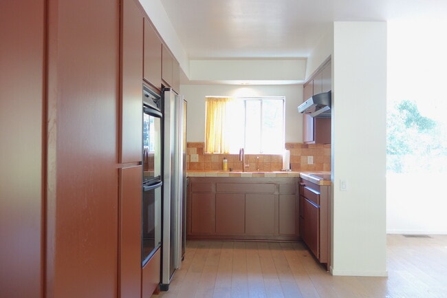 Building Photo - 702 Cavanagh Rd