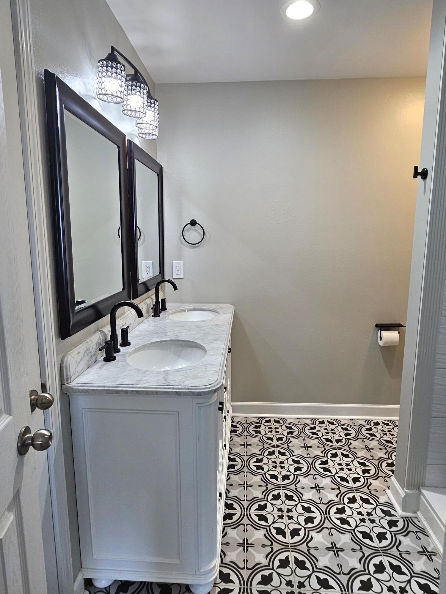 Master Suite 1 - Dual sinks - 5817 Fox Point Cir
