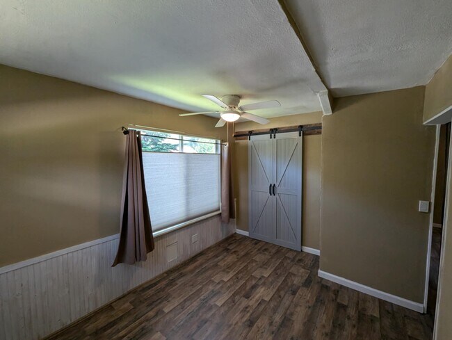 Building Photo - 402 Oregon St