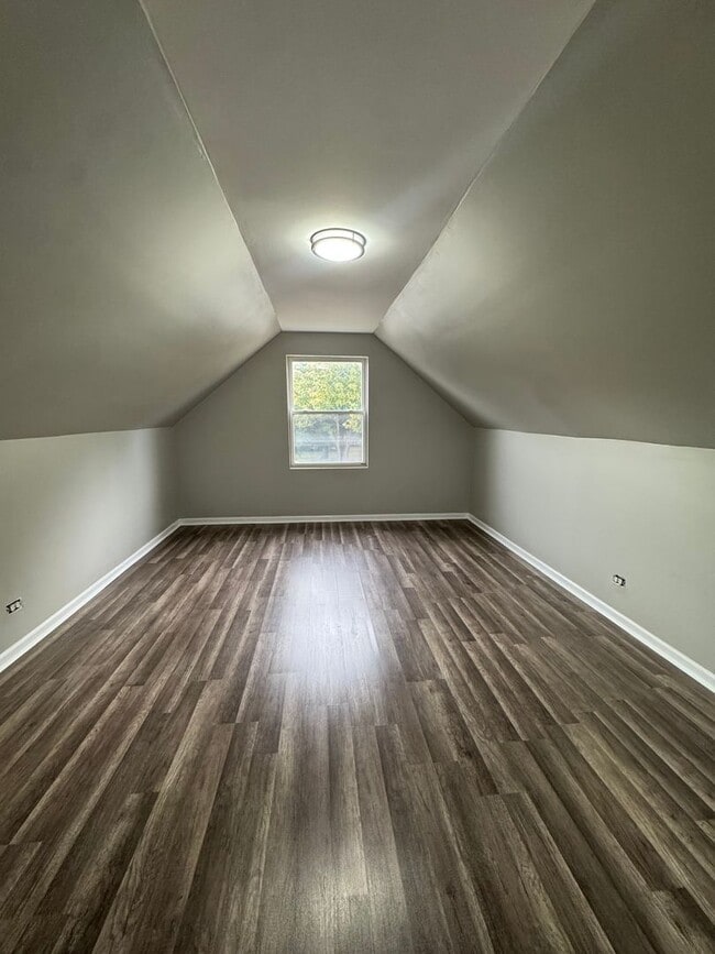 Building Photo - 4 Bedroom 2 Bathroom House in Dolton ! A M...