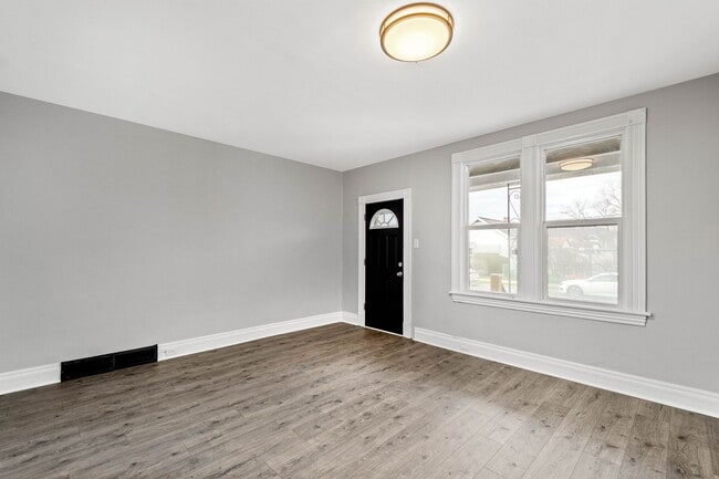 Building Photo - Beautiful 3 bedroom home in Coraopolis available June 1!