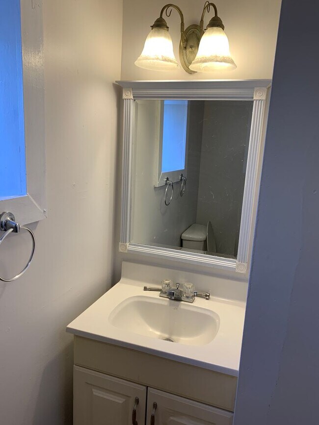 Building Photo - 2819 Clinton Rd