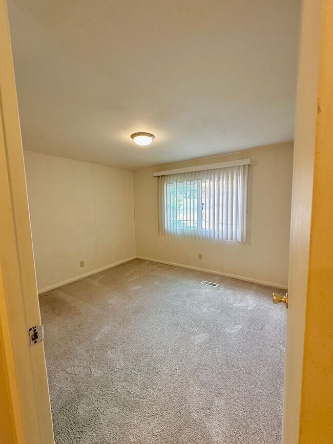 Building Photo - 4366 Valley Ln