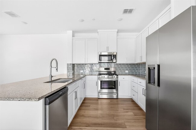 Building Photo - 7613 Reis Ln