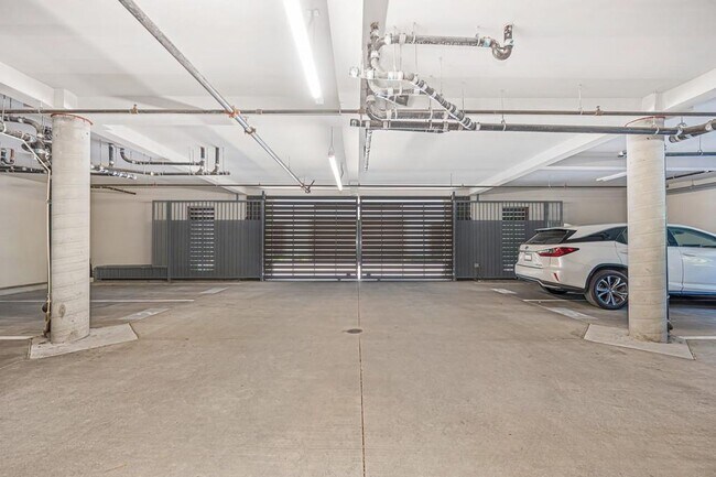Building Photo - 2 Bed 2 Bath (plus a den) Gala Condo