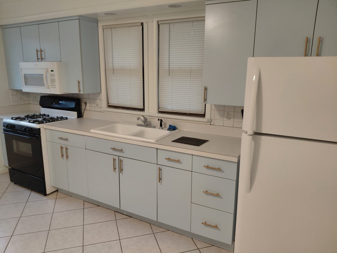 KITCHEN - 2705 Barth Ave
