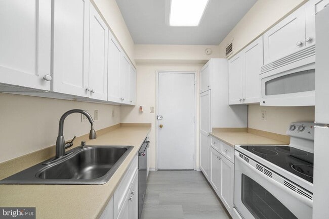 Building Photo - 4301 Massachusetts Ave NW