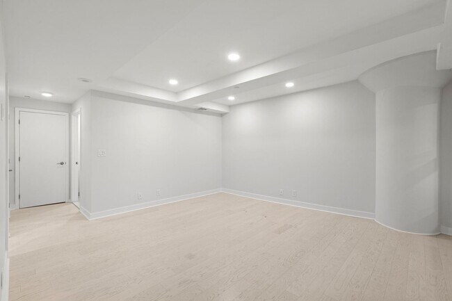 Building Photo - 689 Marin Blvd