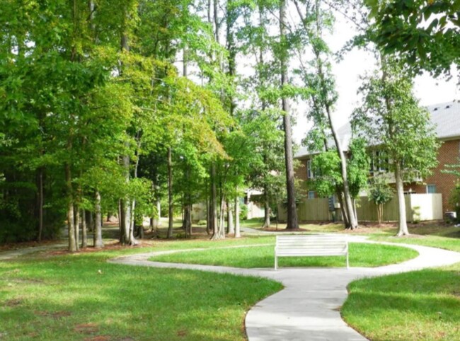 Building Photo - 410 Oakstone Trl