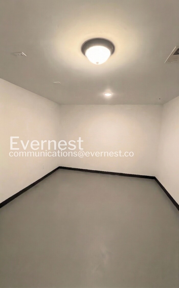 Building Photo - 1816 Doman Cir