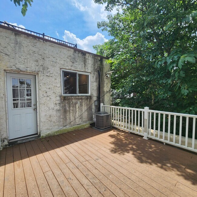 Building Photo - Fully renovated 2bedroom in brewerytown