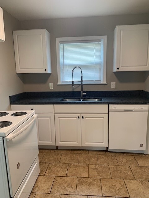 Building Photo - 657 W 44th St