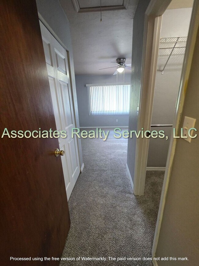 Building Photo - 2 bed/1.5 baths in Shell Rock Villas- 2 We...