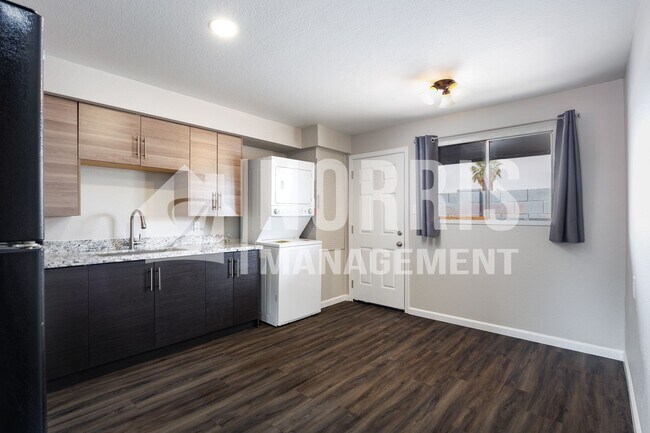 Building Photo - Convenient, Beautifully Updated Space Available Now!