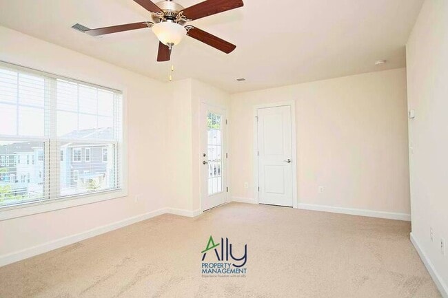 Building Photo - 1610 Kempton Pl