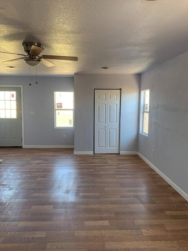 Building Photo - 1507 E 16th St