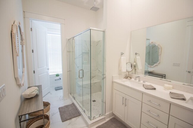 Building Photo - 141 Valdare Ln