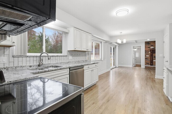 Building Photo - 32901 Blossom Ct