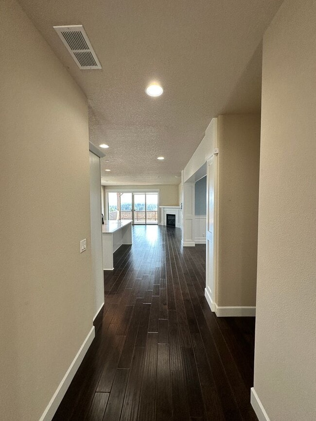 Building Photo - Gorgeous 4 Bedroom 2.5-Bath House in Tigar...