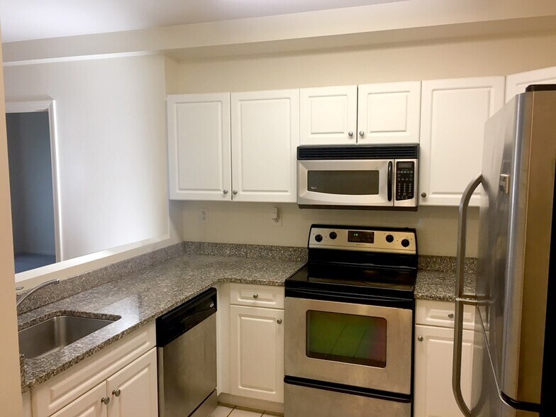 Building Photo - 1 Cityview Ln