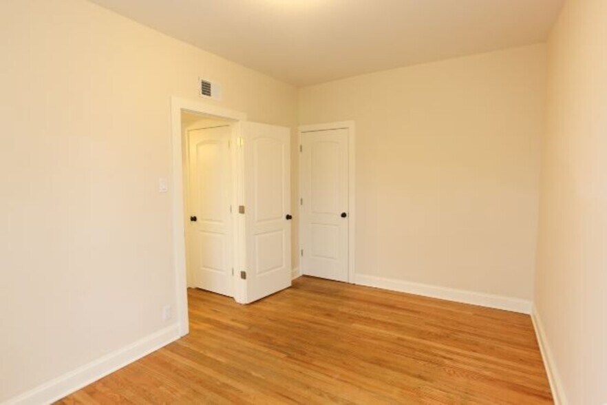 Building Photo - 4127 N Ashland Ave