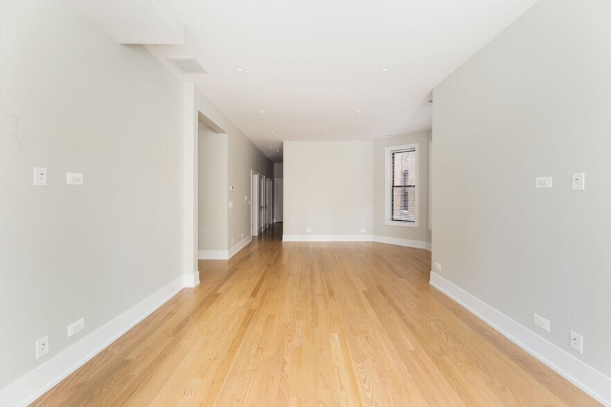 Building Photo - 3525 N Wilton Ave