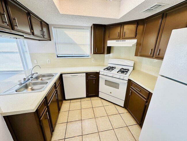 Building Photo - 152 RIDGE