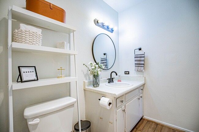 Building Photo - Spacious 3 Bedroom home with Solar Panels