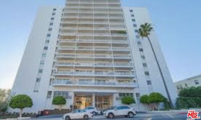 Building Photo - 999 N Doheny Dr