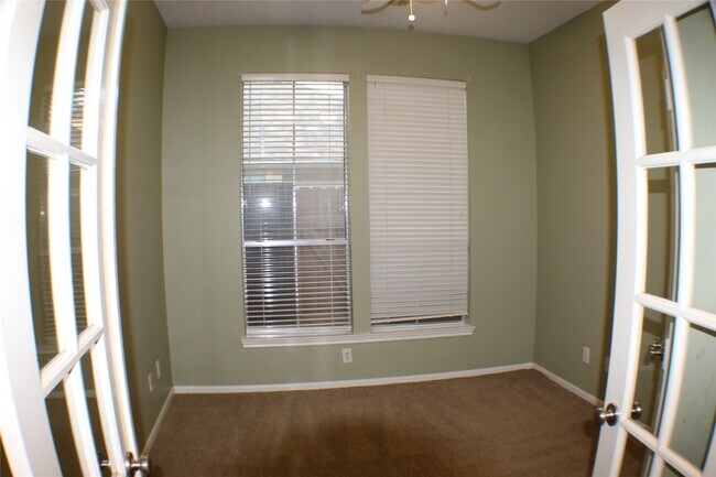Building Photo - 642 Avery Dr