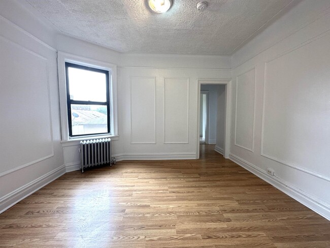 Building Photo - 117 Corbin Ave