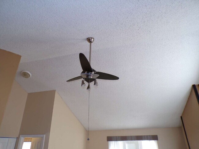 Building Photo - Great Littleton Location! 2 bedroom, 1 bathroom (96CH#A)