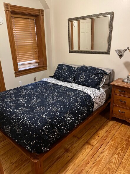 Bed Detail - 1930 Bank St
