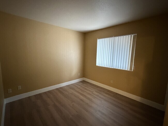 Building Photo - 556 Moray Way