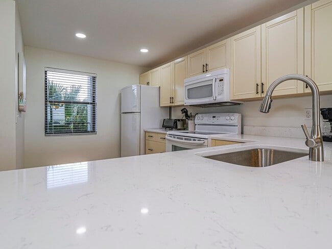 Building Photo - 4200 N Hwy A1A