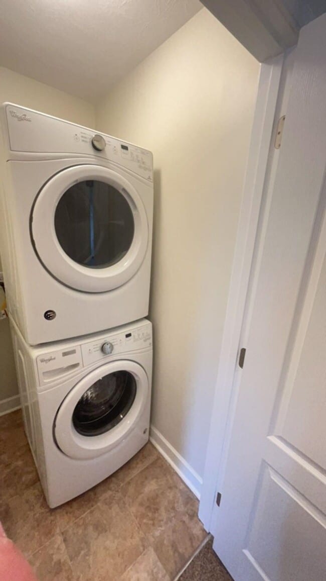 Building Photo - 113 Cedar Point Ln