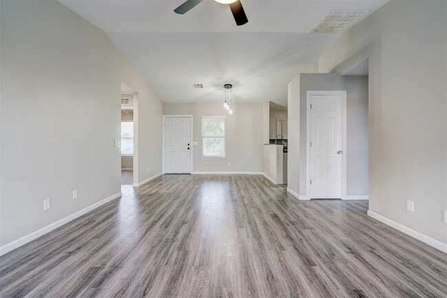 Building Photo - 10425 Aberdeen Dr