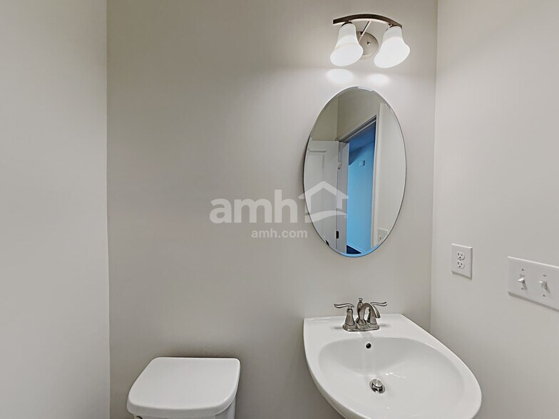 Building Photo - 5034 Twin River Dr