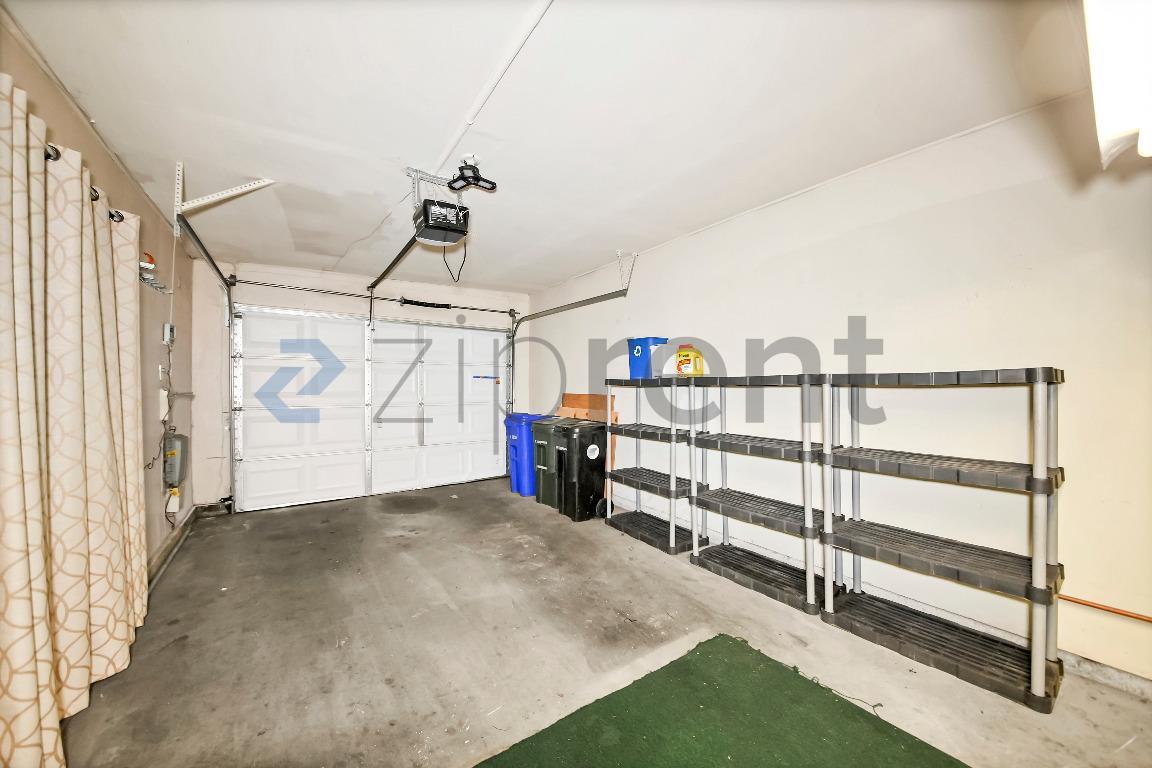 Building Photo - Unit