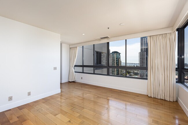 Bedroom - 700 Front St