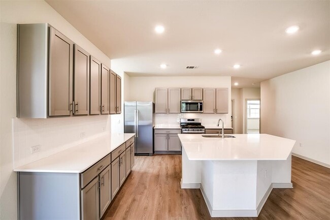 Building Photo - 400 Florenz Ln