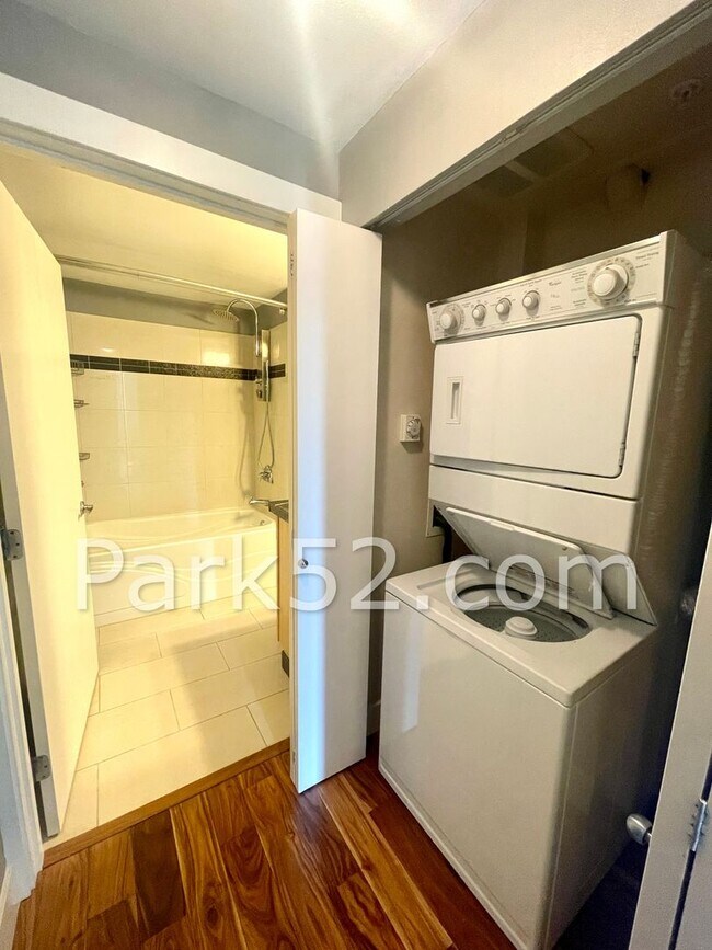 Building Photo - One Bedroom Condo in Downtown Tacoma