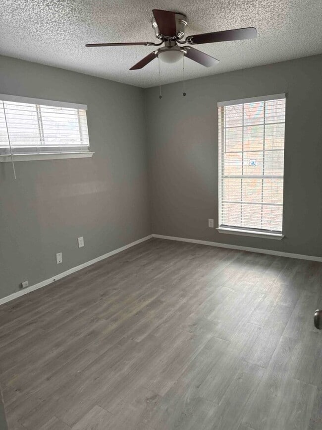 Building Photo - For Sale or Lease