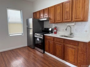 Building Photo - 46-12 25th Ave