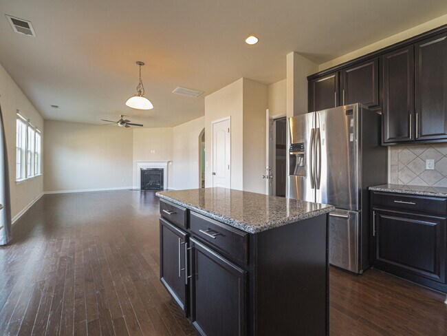 Building Photo - 1089 Wallace Lake Rd