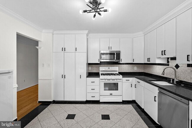 Building Photo - 7877 Painted Daisy Dr