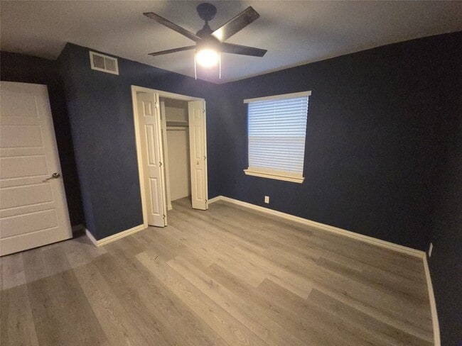 Building Photo - 1818 E Lovers Ln