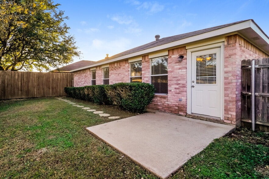 Building Photo - 706 Langford Dr